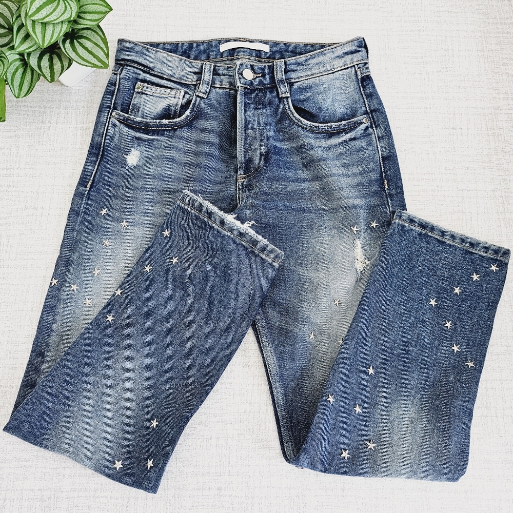 ZARA Star Stud Mid Rise Straight Jean Medium Light Wash SZ 2